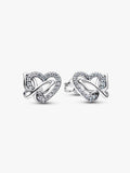 Aretes de botón Corazón y mariposa entrelazados