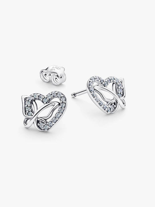 Aretes de botón Corazón y mariposa entrelazados
